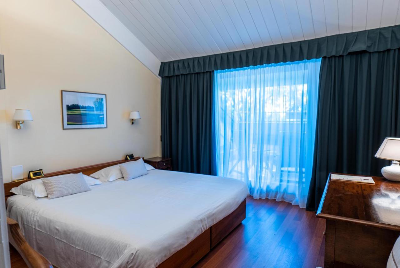 Golf Hotel La Pinetina Appiano Gentile Exterior foto