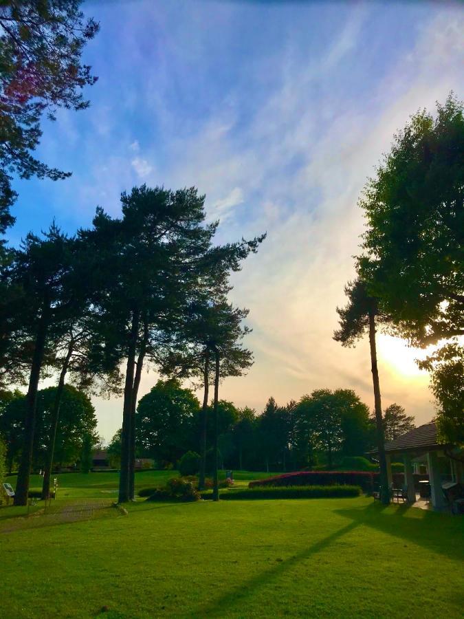 Golf Hotel La Pinetina Appiano Gentile Exterior foto