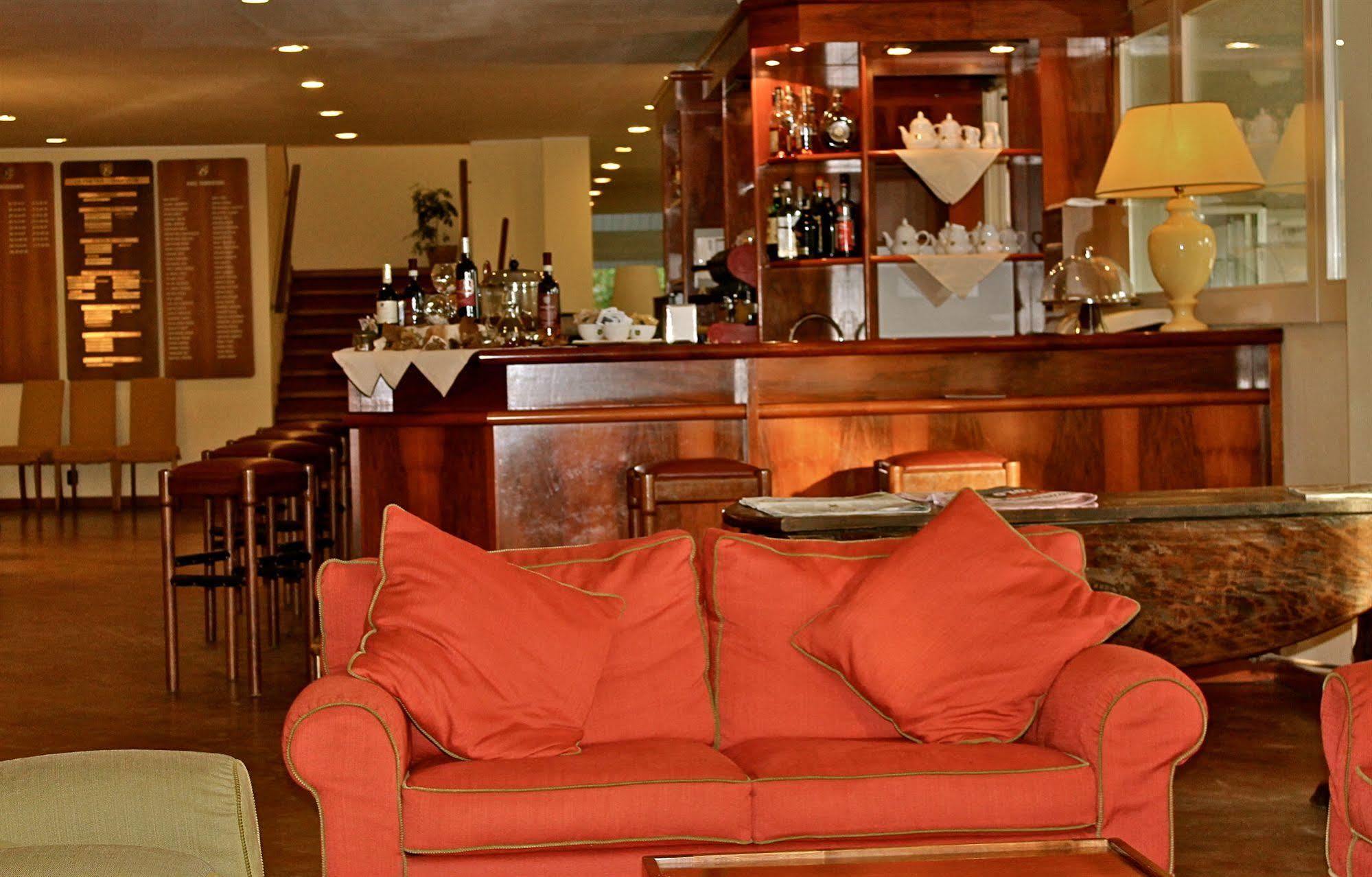 Golf Hotel La Pinetina Appiano Gentile Exterior foto