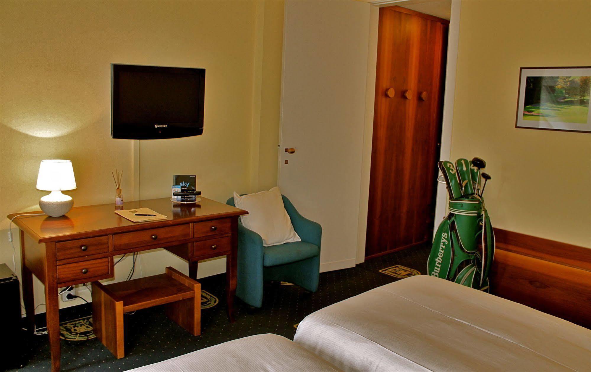 Golf Hotel La Pinetina Appiano Gentile Exterior foto